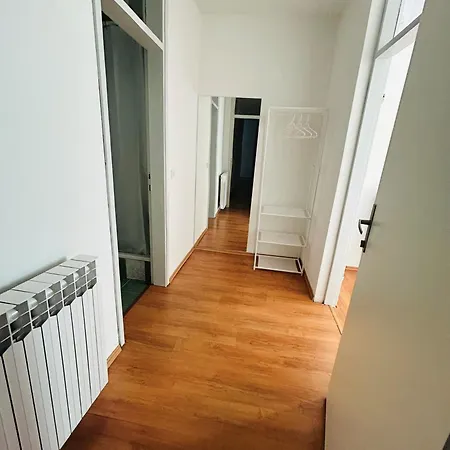 Ostanak kod kuće Alea *